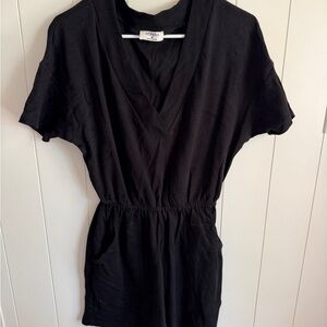 Zenana Outfitters Black V-Neck Short Sleeve Cinched-Waist Shorts/Romper